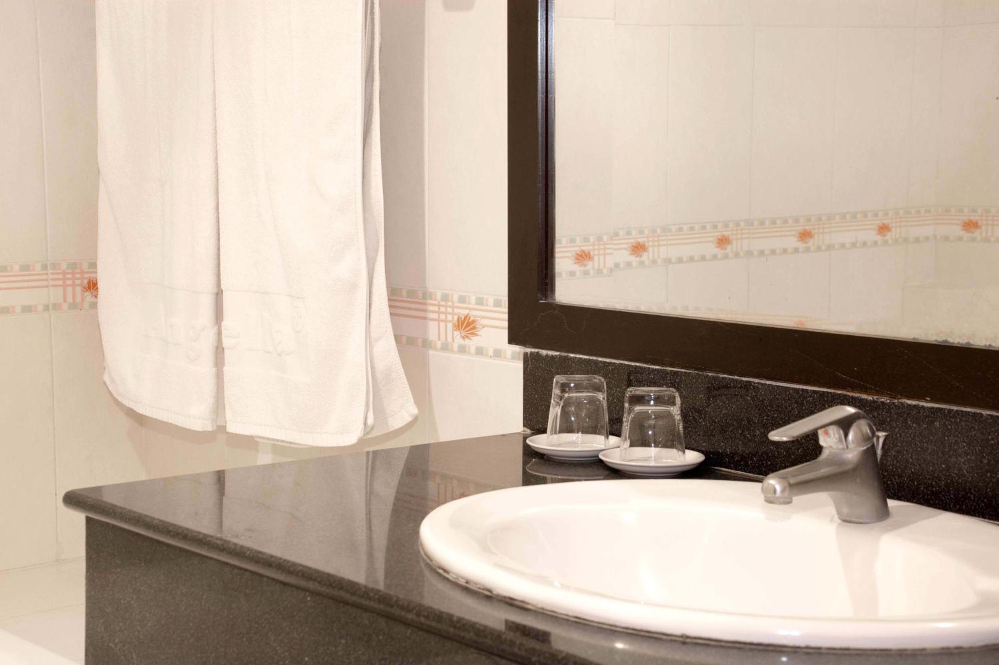 Angella Hotel Nha Trang Esterno foto